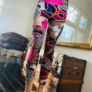 Cutest leggings in ladies small or could fit girls large. Beautiful jeggins.